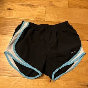 Nike: Women's Fit Dry Mid-Rise Brief-Lined Running Shorts